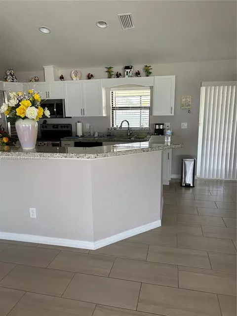 Kitchen - 635 Lemans Dr, Sebring, FL 33872 photo 2 of 4