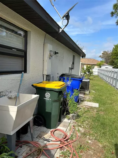 Exterior - 635 Lemans Dr, Sebring, FL 33872 photo 9 of 13
