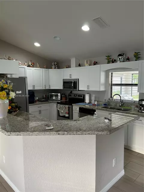 Kitchen - 635 Lemans Dr, Sebring, FL 33872 photo 3 of 4