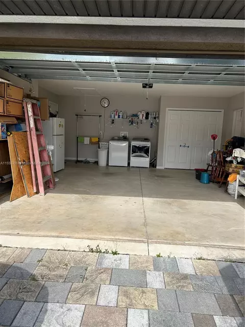 Exterior - 635 Lemans Dr, Sebring, FL 33872 photo 5 of 13