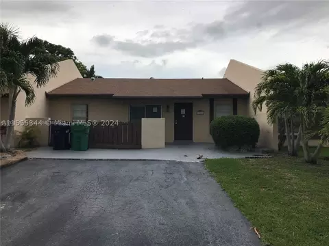 12105 SW 110th St Cir N, Miami, FL 33186