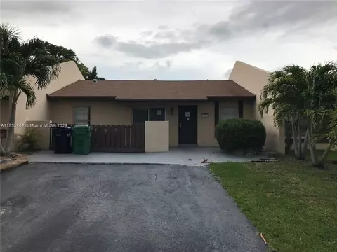 12105 SW 110th St Cir N, Miami, FL 33186