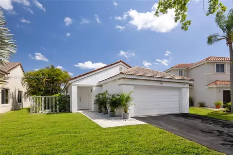 754 San Remo Dr, Weston, FL 33326