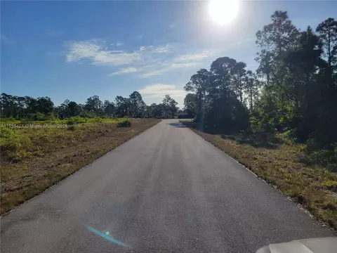 1056 Candlelight Dr, Lehigh Acres, FL 33974