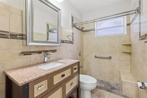 Bath - 209 SE 9th Ave, Hialeah, FL 33010 photo 1 of 2