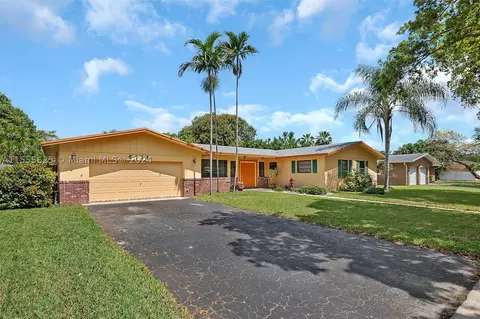6151 SW 6th St, Plantation, FL 33317