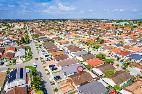 View/Area - 2439 W 70th St, Hialeah, FL 33016 photo 5 of 12