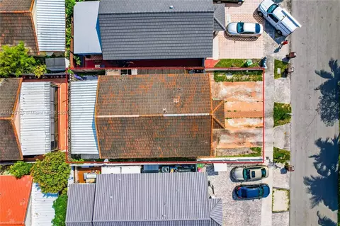 View/Area - 2439 W 70th St, Hialeah, FL 33016 photo 1 of 12