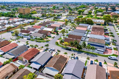 View/Area - 2439 W 70th St, Hialeah, FL 33016 photo 9 of 12