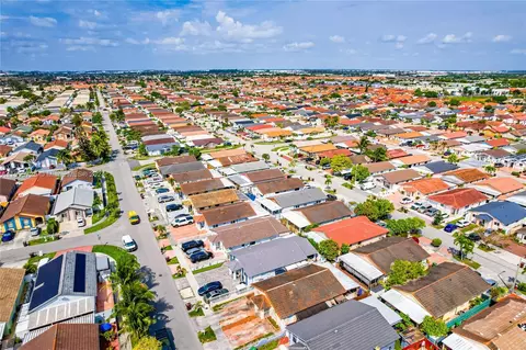 View/Area - 2439 W 70th St, Hialeah, FL 33016 photo 8 of 12