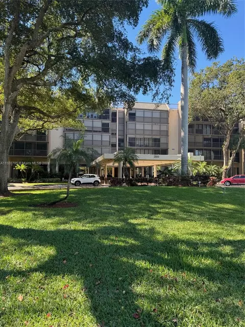 2800 N 46 Ave #A404, Hollywood, FL 33021