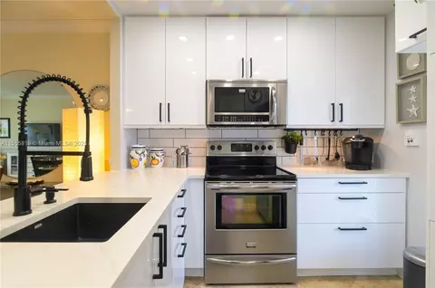 4411 NW 16th St #F301, Lauderhill, FL 33313
