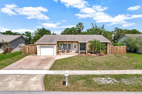 8381 NW 4th St, Pembroke Pines, FL 33024
