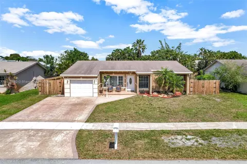 8381 NW 4th St, Pembroke Pines, FL 33024