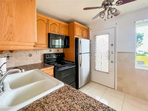 1201 NE 191st St #G215, Miami, FL 33179