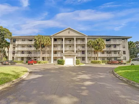 1516 Whitehall Dr #104, Davie, FL 33324