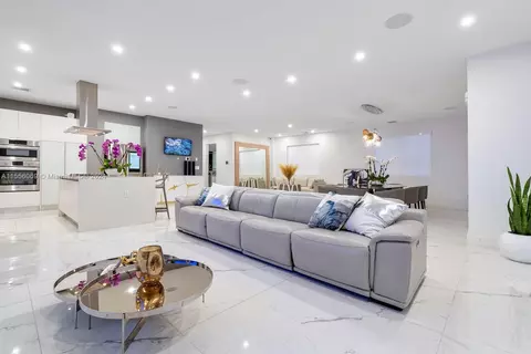 7430 NW 97th Pl, Doral, FL 33178