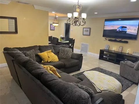 6633 Emerald Lake Dr, Miramar, FL 33023