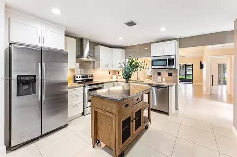878 NW 79th Ter, Plantation, FL 33324