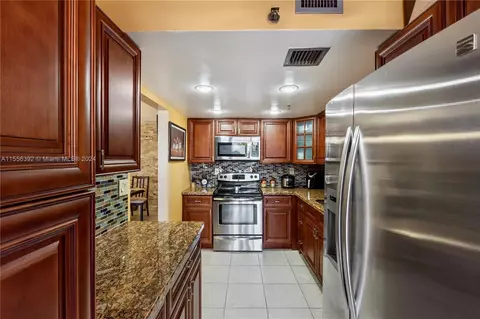 17890 W Dixie Hwy #404, North Miami Beach, FL 33160