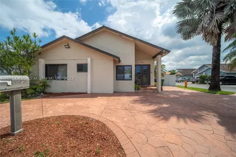 749 SW 101st Ct Cir, Miami, FL 33174