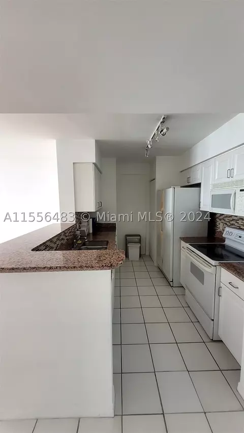 1155 Brickell Bay Dr #2805, Miami, FL 33131