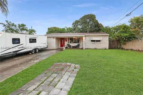 2713 De Soto Dr, Miramar, FL 33023