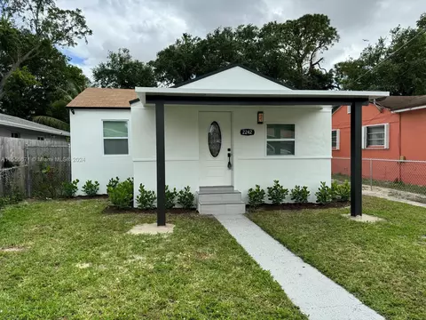 2242 NW 49th St, Miami, FL 33142