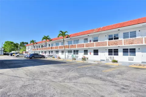 22 SE 3rd Ter #6, Dania Beach, FL 33004