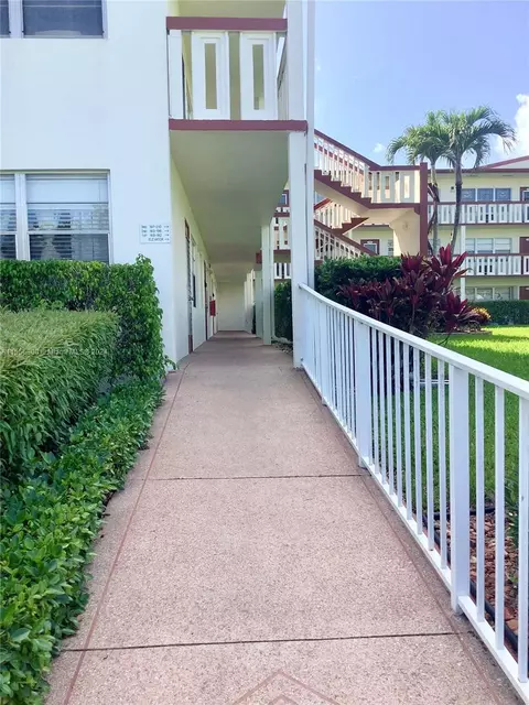 Exterior - 184 Brighton E #184, Boca Raton, FL 33434 photo 6 of 11