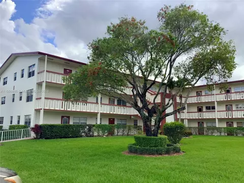 Exterior - 184 Brighton E #184, Boca Raton, FL 33434 photo 4 of 11