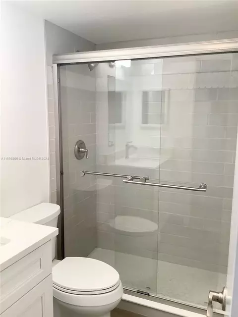 Bath - 184 Brighton E #184, Boca Raton, FL 33434 photo 1 of 5