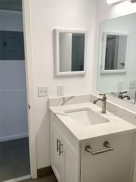 Bath - 184 Brighton E #184, Boca Raton, FL 33434 photo 3 of 5