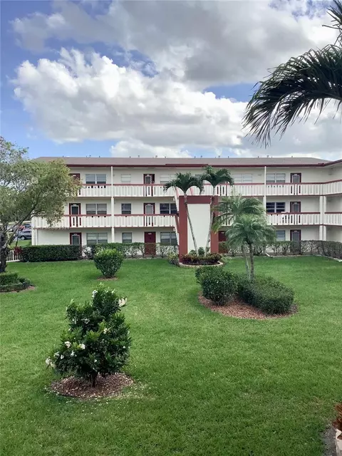 Exterior - 184 Brighton E #184, Boca Raton, FL 33434 photo 5 of 11
