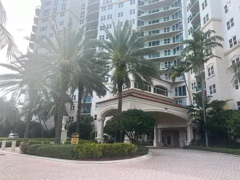 19900 E Country Club Dr #214, Aventura, FL 33180