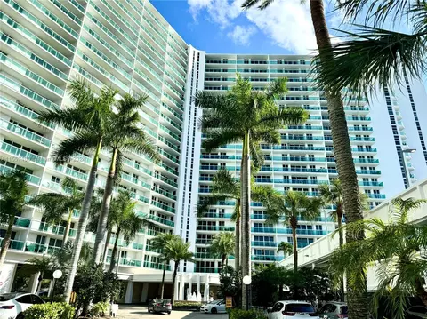 100 Bayview Dr #PH25, Sunny Isles Beach, FL 33160