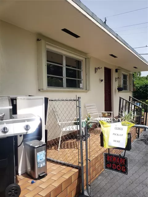 5152 NW 4th St, Miami, FL 33126