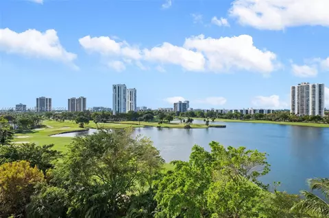 20000 E Country Club Dr #706, Aventura, FL 33180