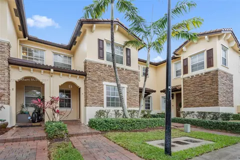 9135 SW 227th St #9, Cutler Bay, FL 33190
