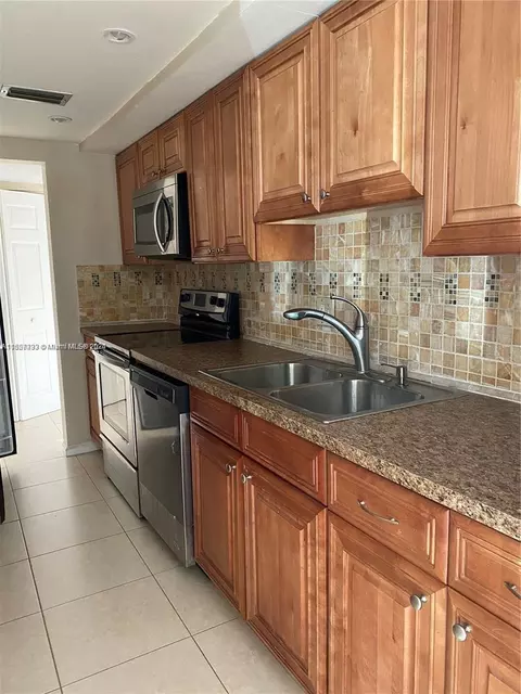 7051 Environ Blvd #433, Lauderhill, FL 33319