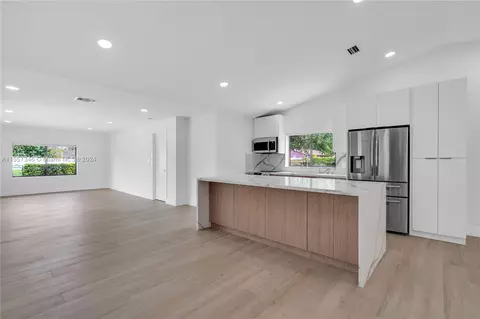 11204 SW 165th Ter, Miami, FL 33157