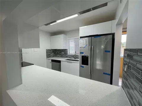 151 Lakeview Dr #202, Weston, FL 33326