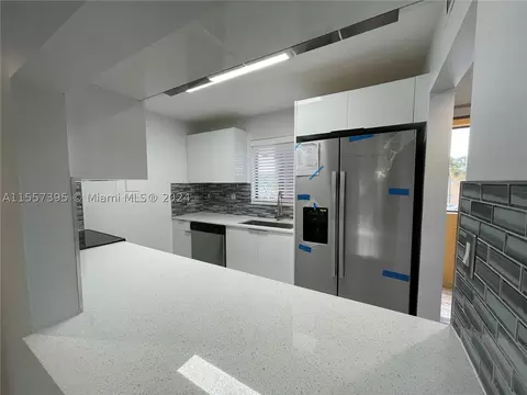 151 Lakeview Dr #202, Weston, FL 33326