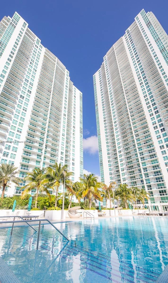 951 Brickell Ave Unit 3303  