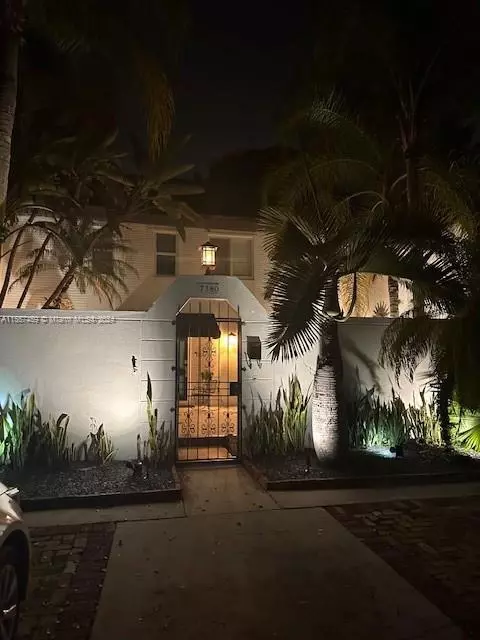 7380 Big Cypress Ct, Miami Lakes, FL 33014