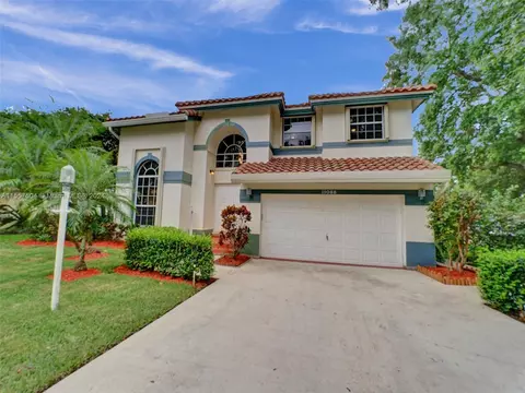 11088 Helena Dr, Hollywood, FL 33026