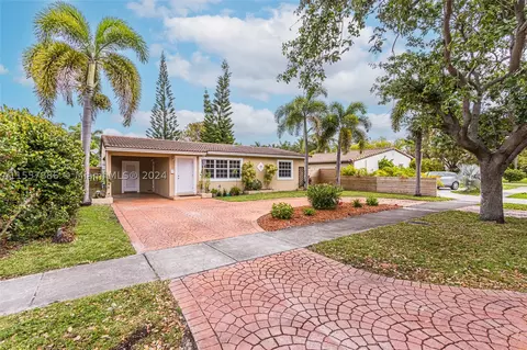 919 NE 4th Ct, Hallandale Beach, FL 33009