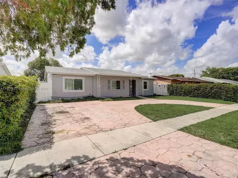 7706 SW 7th St, North Lauderdale, FL 33068