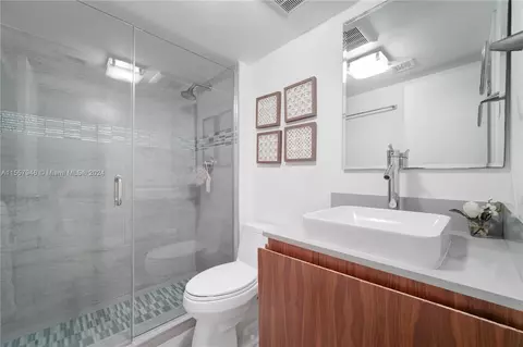 Bath - Undisclosed, Key Biscayne, FL 33149 photo 6 of 6