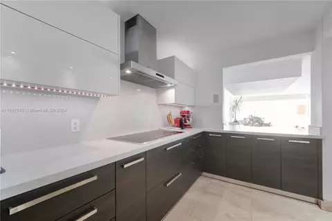 Kitchen - Undisclosed, Key Biscayne, FL 33149 photo 3 of 6